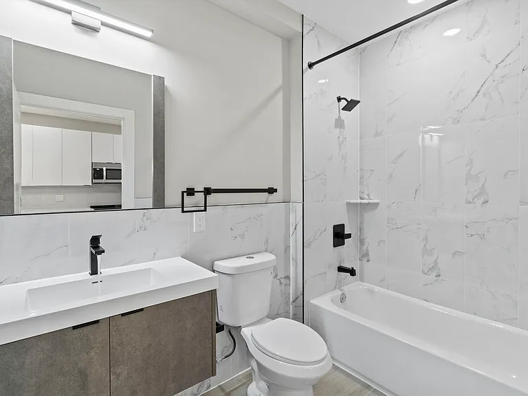 2635 W Jefferson St #201 — Photo 6