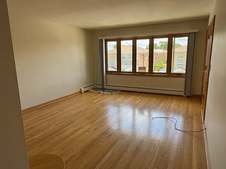 8556 W Winnemac Ave — Photo 3