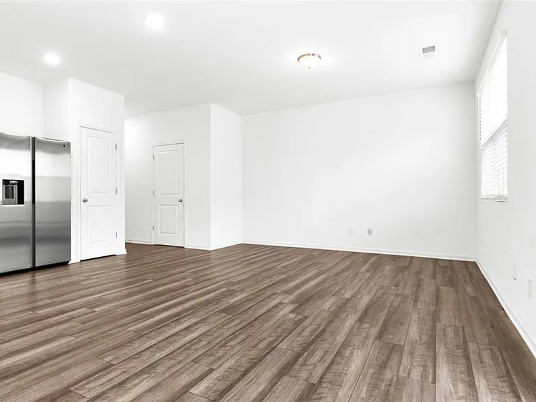 328 Penn Station Way — Photo 4