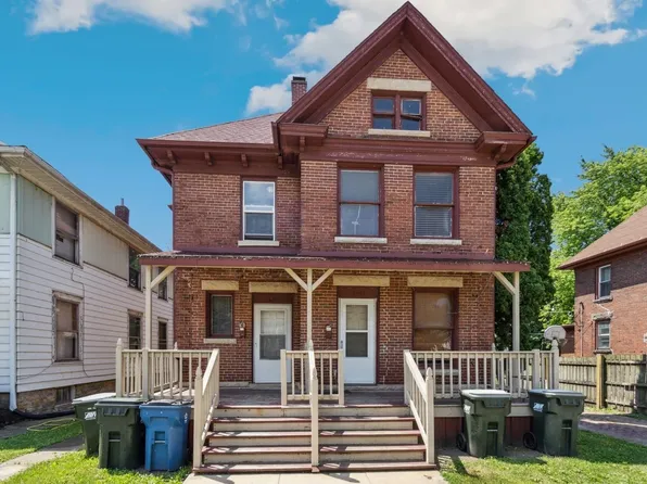809 W 4th St, Sterling, IL 61081