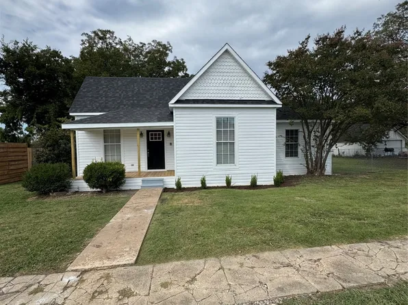 306 N College St, Howe, TX 75459