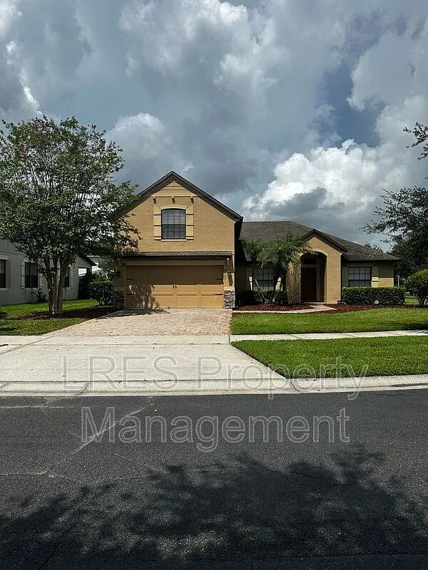 5 bed, 3.0 bath, 2450 sqft, $3,200 — Photo 1
