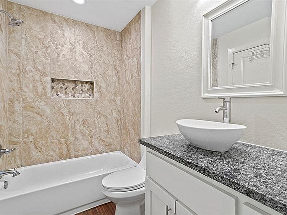 2nd image of 602 E College St