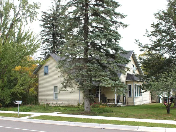 902 4th St NE, Little Falls, MN 56345