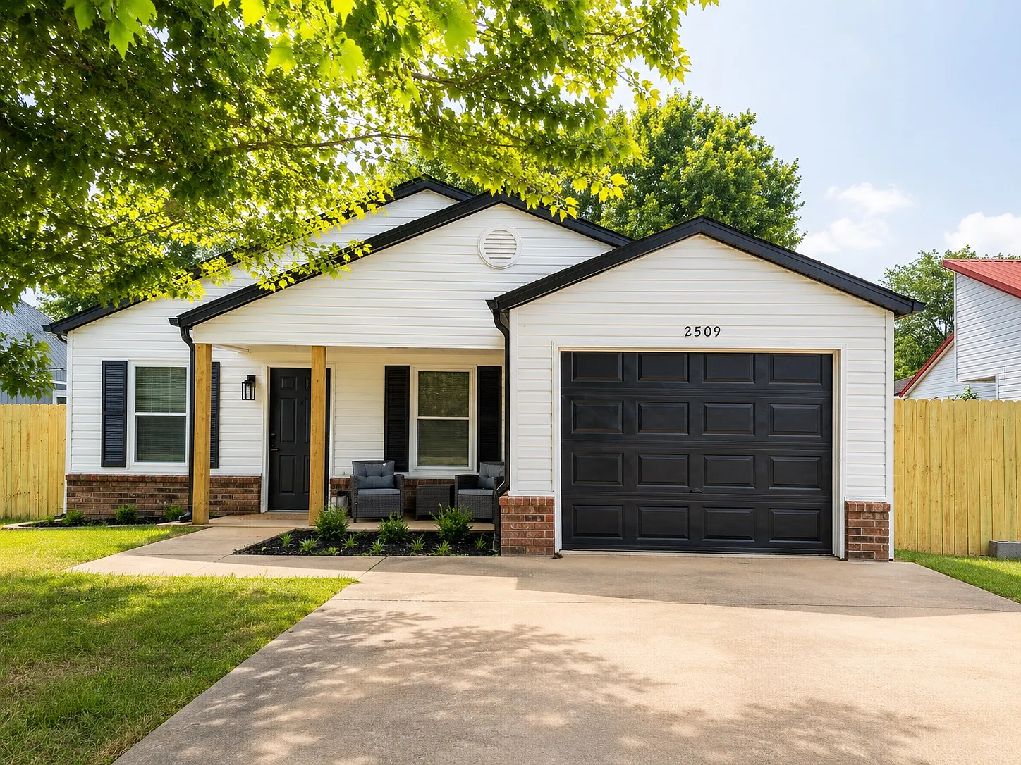 3 bed, 1221 sqft, $3,200 — Photo 1