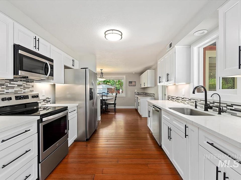 1st image of 8415 W Crestwood Dr