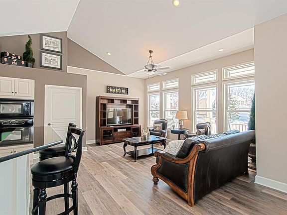 3rd image of 481 Heritage Sq #21302