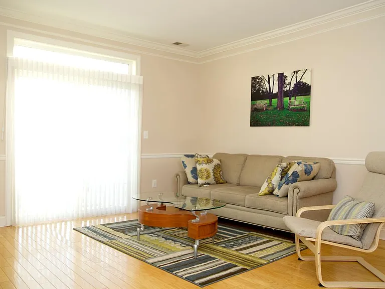 7706 Marine Rd — Photo 2