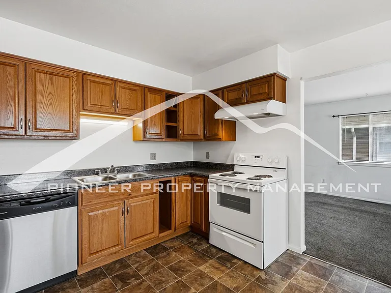 2902 W Short Pl — Photo 8