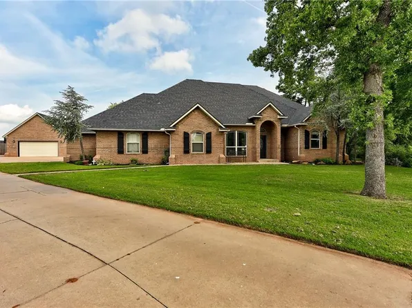 701 Chippingham Ln, Blanchard, OK 73010