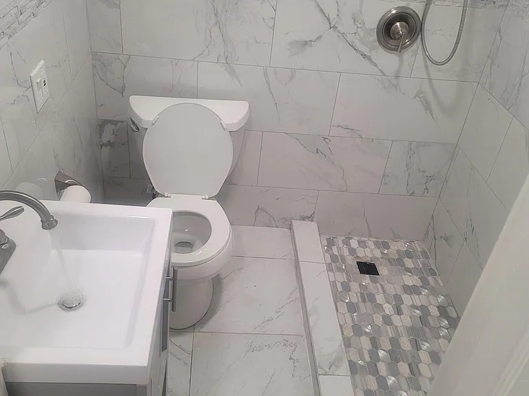 2528 W 74th St #B — Photo 15