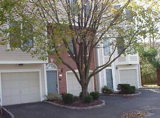 42 Bywatyr Ln, Bridgeport, CT 06605