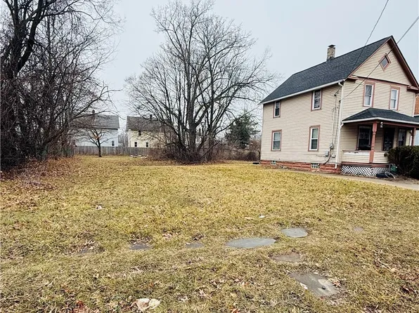 Apple Ave, Lorain, OH 44055