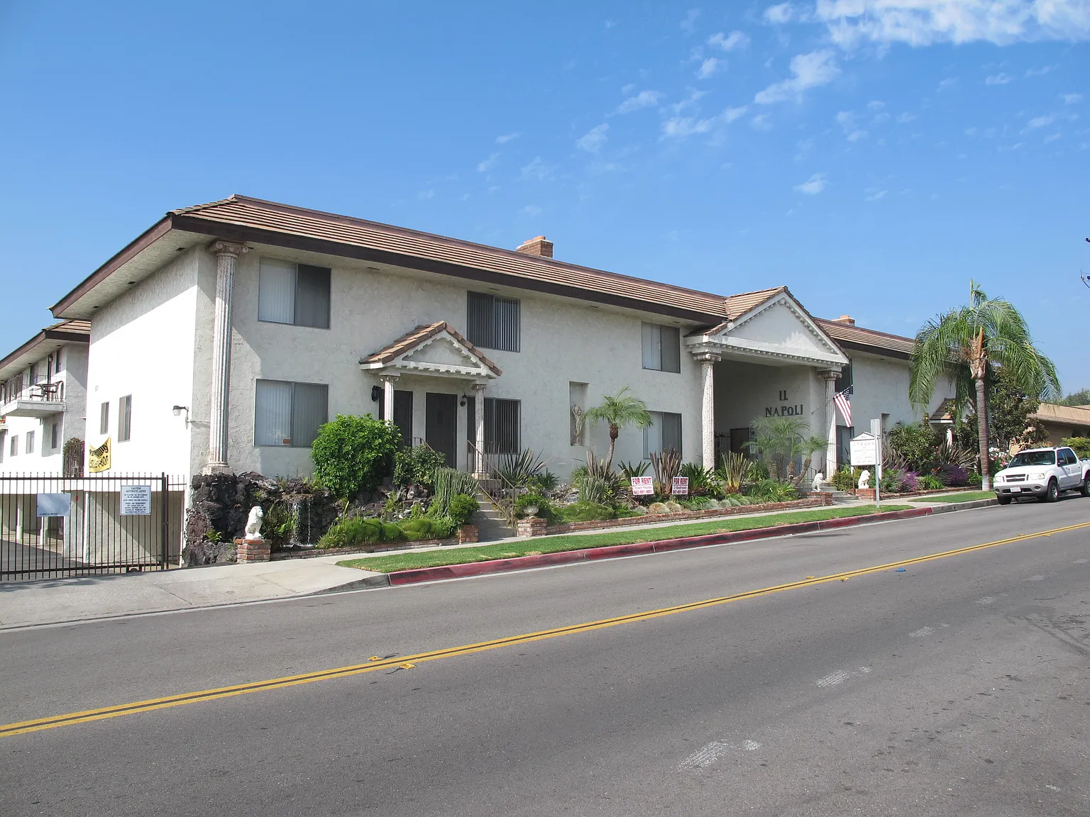 2 bed, 1100 sqft, $2,400 — Photo 2