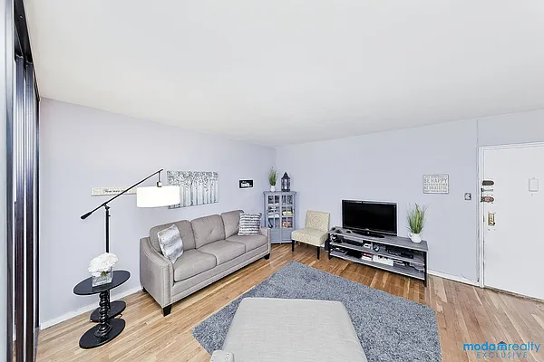 Sold by Moda Realty | media 8