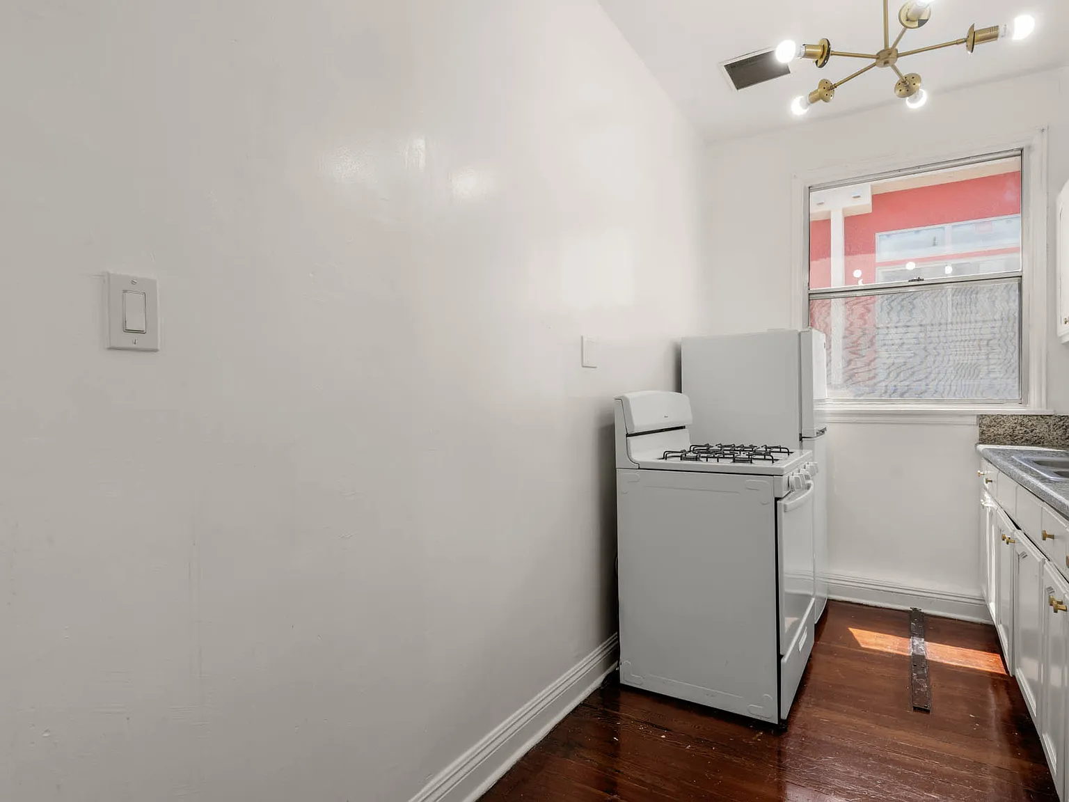 745 S Normandie — Photo 4