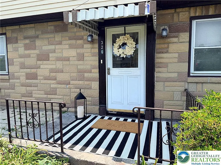 326 Main St — Photo 4