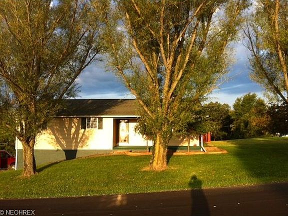 2nd image of 4985 Skyline Dr