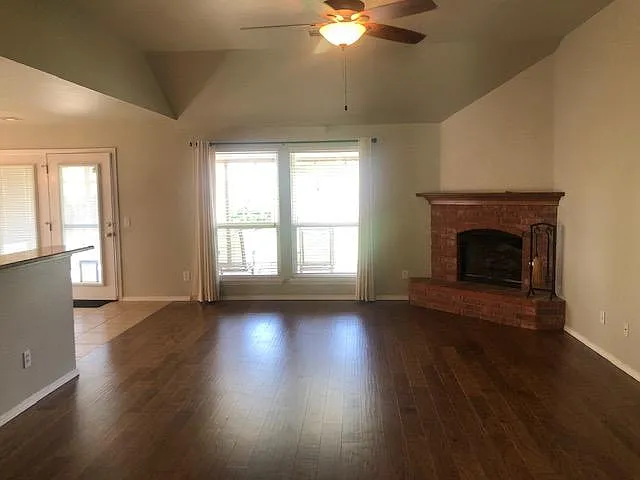 3 bed, 1651 sqft, $1,995 — Photo 3