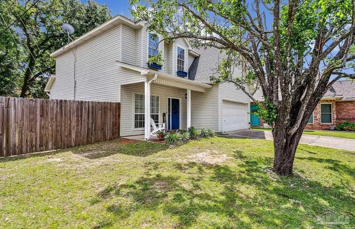 3 bed, 1551 sqft, $2,700 — Photo 2