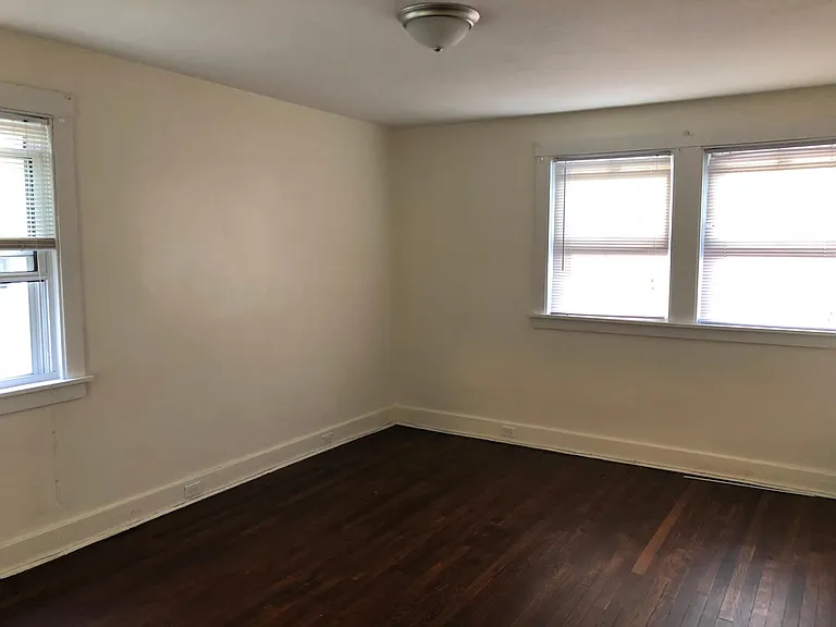 233 Sieaforth Ave — Photo 10