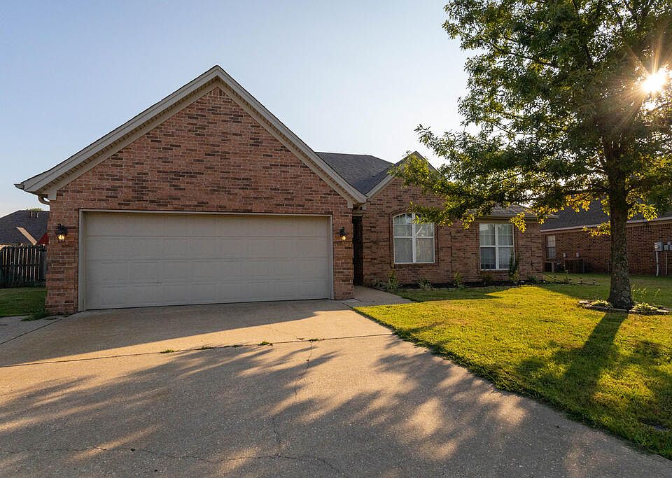 1st image of 808 Belle Rive Dr