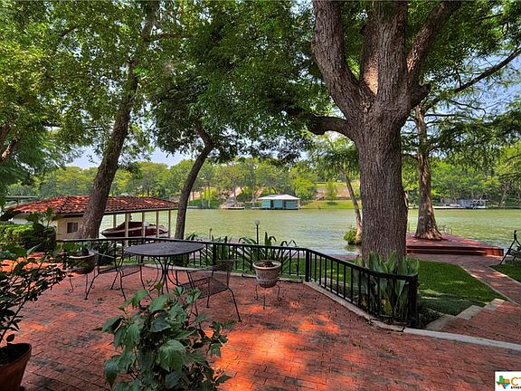 3rd image of 630 Woodlake Dr
