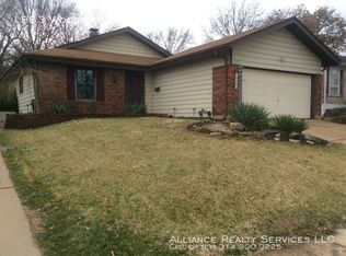 1383 Woodpath Dr, Florissant, MO