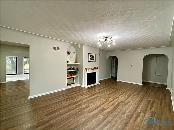 4th image of 4111 Arnelle Dr