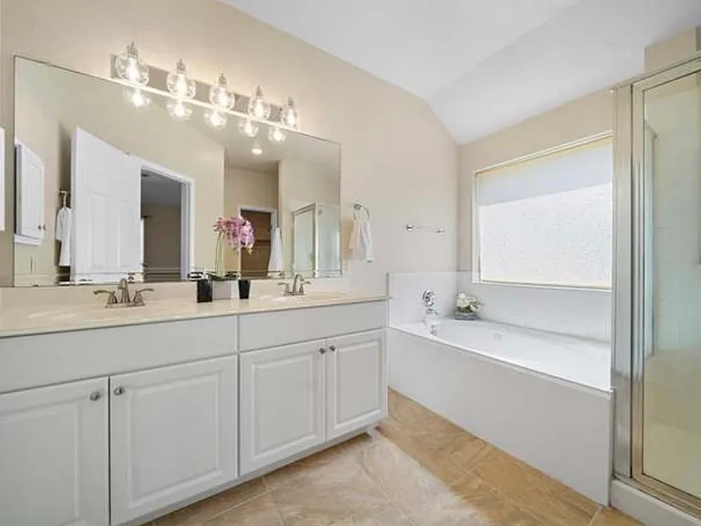 Branching Oak Ct — Photo 13