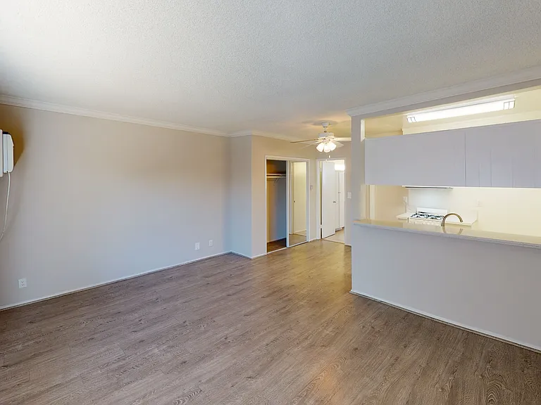 11921 Chandler Blvd — Photo 11