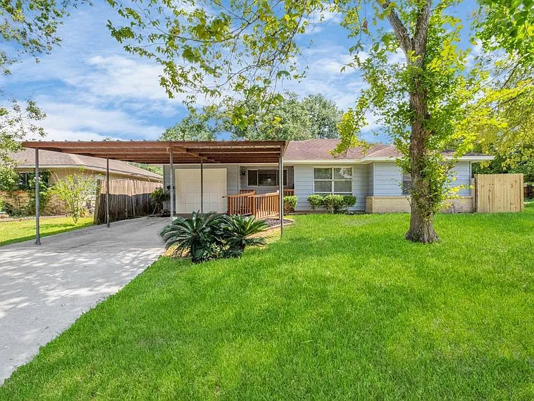Front of Property, driveway