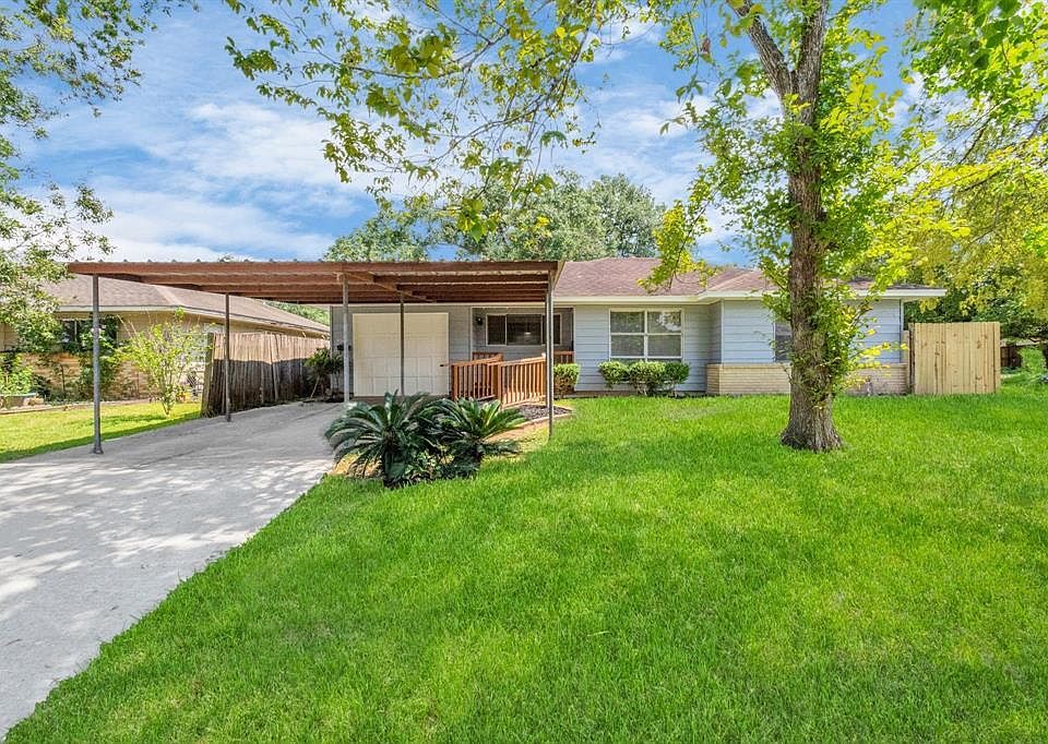 Front of Property, driveway