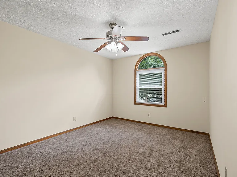 3749 N Pickwick Ave — Photo 25