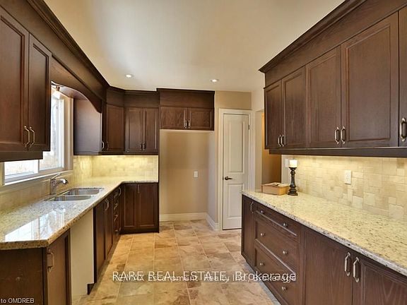 5th image of 973 Falcon Blvd N