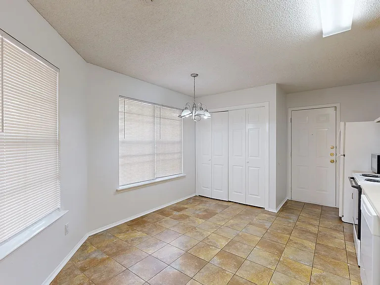 2208 Cooke Dr — Photo 12