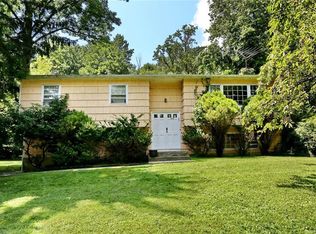 40 Sandy Brook Dr, Spring Valley, NY 10977