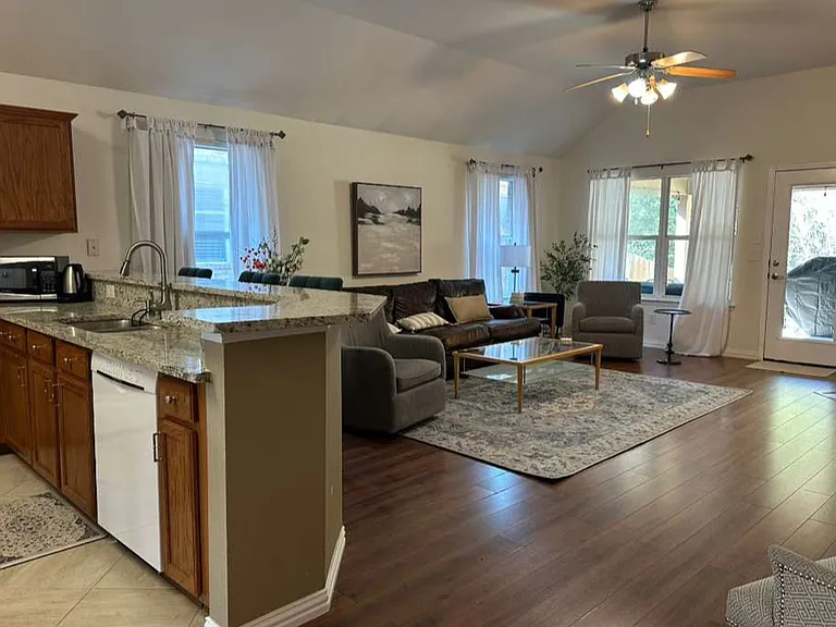 4223 Fall Creek Dr — Photo 4