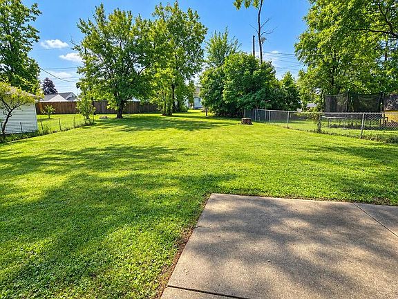 4th image of 165 Rambleside Dr