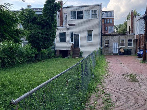 4th image of 812 Upshur St NW