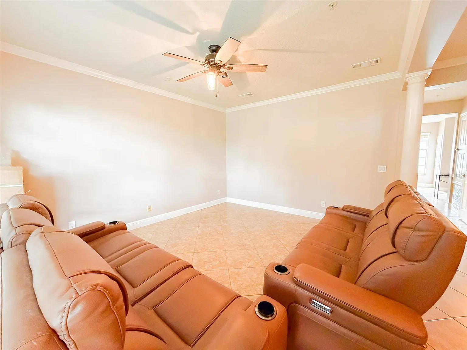 3 bed, 2.5 bath, 1806 sqft, $3,490 — Photo 4