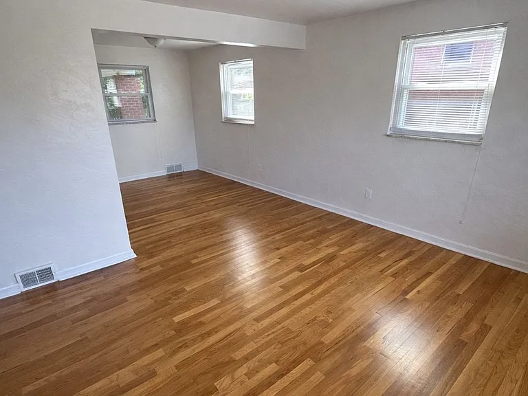 422 Jacobson Dr — Photo 13