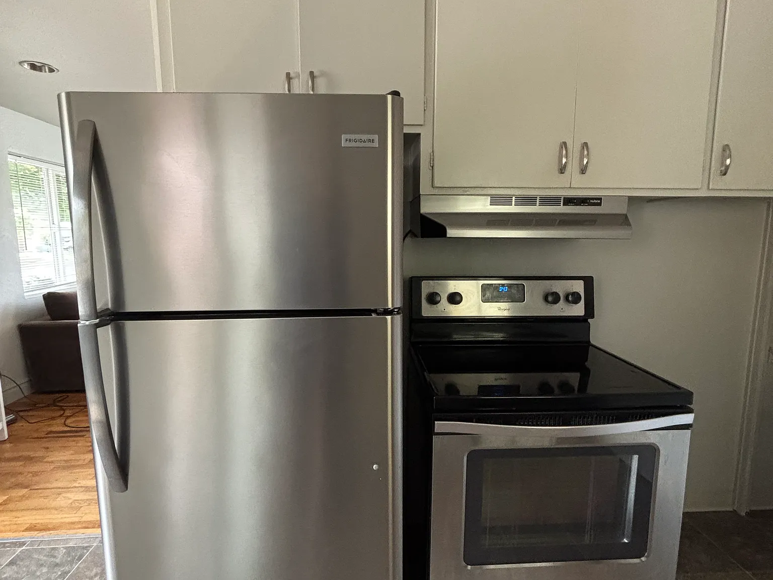 2 bed, 900 sqft, $1,800 — Photo 3