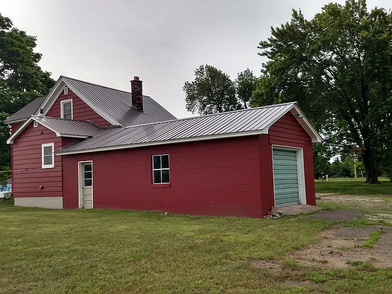 2820 Mondovi Rd — Photo 3