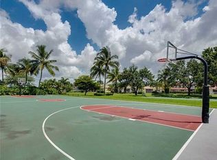 724 Vista Meadows Dr, Weston, FL 33327
