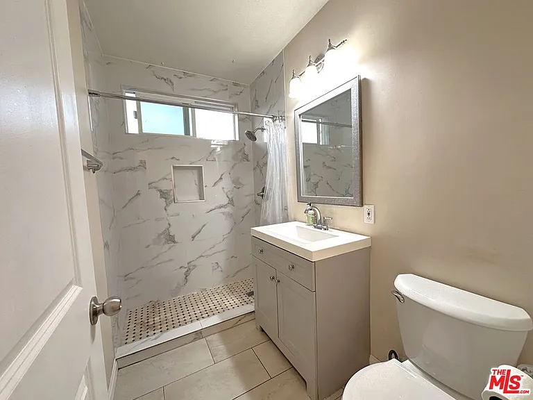 2027 Euclid St #A — Photo 14