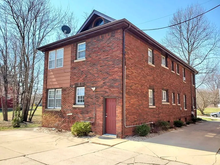 724 Seminary St — Photo 9