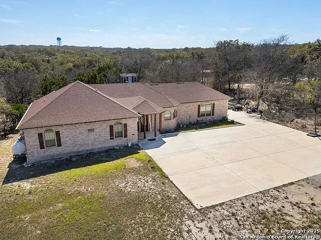 4 bed, 4.0 bath, 2462 sqft, $2,700 — Photo 2