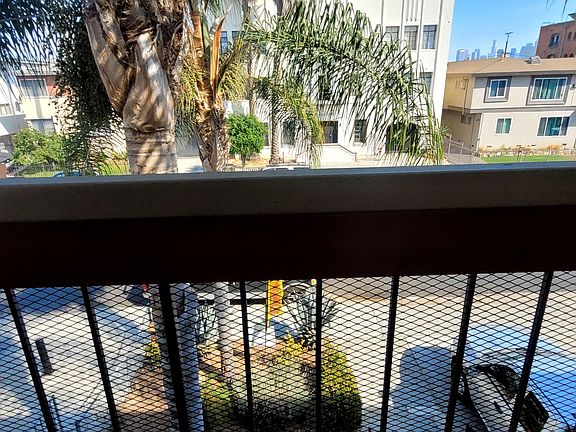 5th image of 225 S Mariposa Ave APT 201