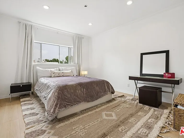 125 Montana Ave #304 — Photo 21